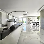 Maison Sapiac - 4pers - 2 - 3 Lits - Clim Reversible - Terrasse Ombragee Et Grand Jardin - Piscine Saison Estivale Ferienhaus