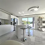 Maison Sapiac - 4pers - 2 - 3 Lits - Clim Reversible - Terrasse Ombragee Et Grand Jardin - Piscine Saison Estivale Ferienhaus