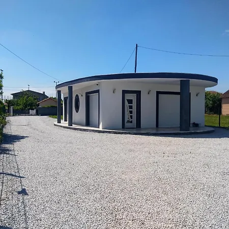 Maison Sapiac - 4pers - 2 - 3 Lits - Clim Reversible - Terrasse Ombragee Et Grand Jardin - Piscine Saison Estivale Ferienhaus