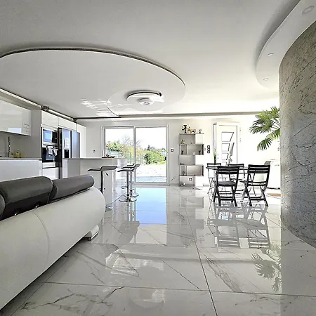 Maison Sapiac - 4pers - 2 - 3 Lits - Clim Reversible - Terrasse Ombragee Et Grand Jardin - Piscine Saison Estivale