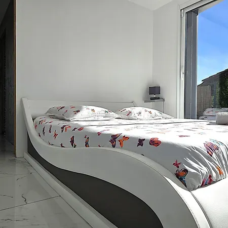 Maison Sapiac - 4pers - 2 - 3 Lits - Clim Reversible - Terrasse Ombragee Et Grand Jardin - Piscine Saison Estivale *