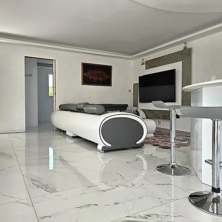 Maison Sapiac - 4pers - 2 - 3 Lits - Clim Reversible - Terrasse Ombragee Et Grand Jardin - Piscine Saison Estivale Hébergement de vacances *