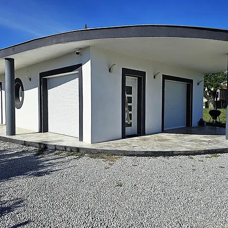 Ferienhaus Maison Sapiac - 4pers - 2 - 3 Lits - Clim Reversible - Terrasse Ombragee Et Grand Jardin - Piscine Saison Estivale