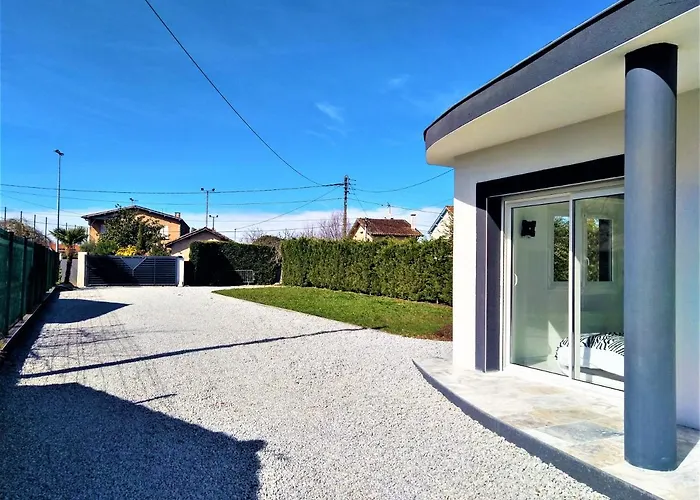 Дом отдыха Maison Sapiac - 4pers - 2 - 3 Lits - Clim Reversible - Terrasse Ombragee Et Grand Jardin - Piscine Saison Estivale Монтобан