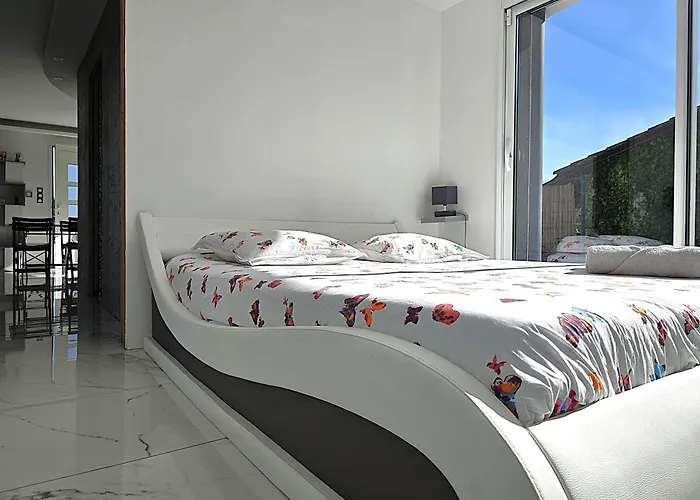 Maison Sapiac - 4pers - 2 - 3 Lits - Clim Reversible - Terrasse Ombragee Et Grand Jardin - Piscine Saison Estivale *